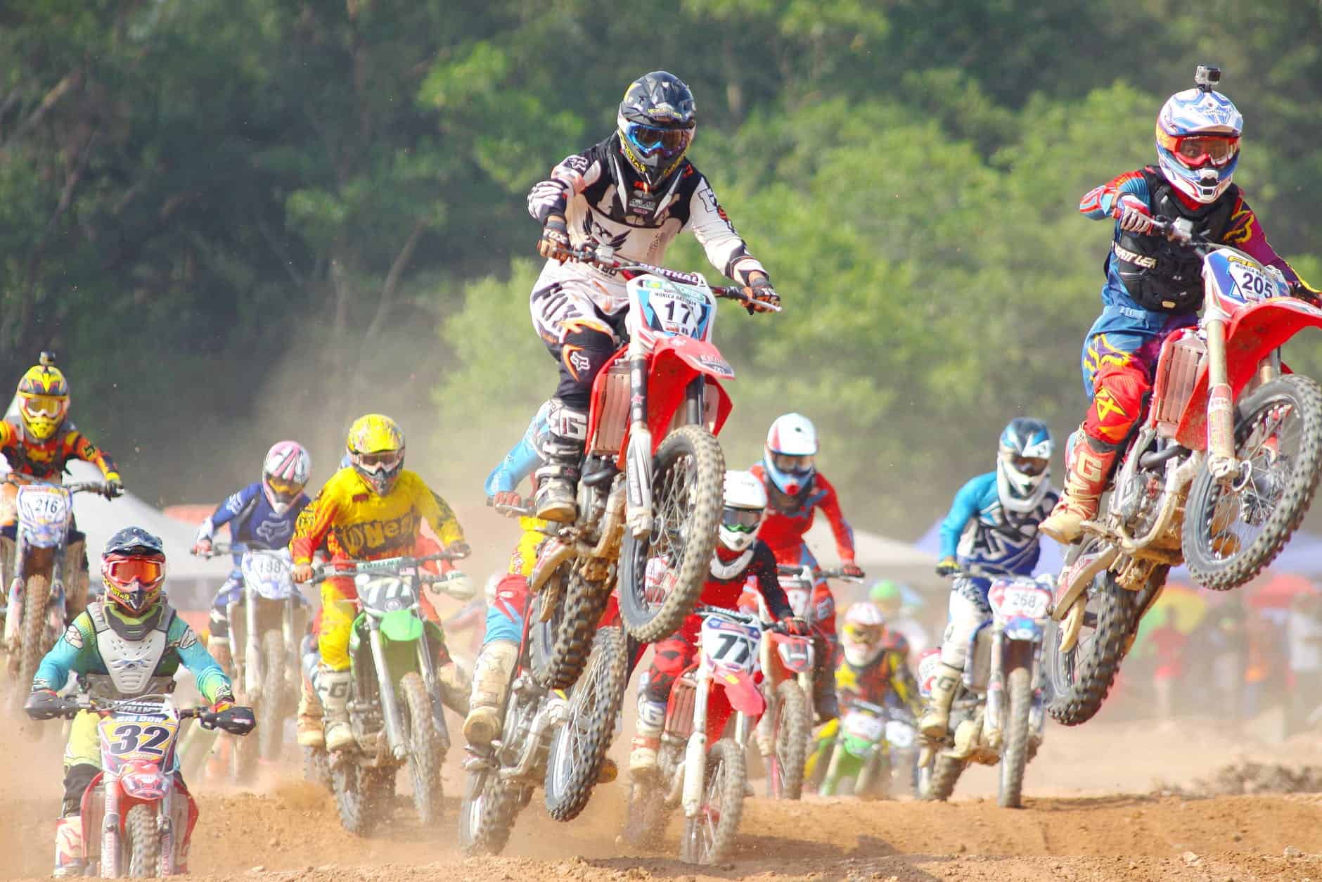 race dirt bikes jump