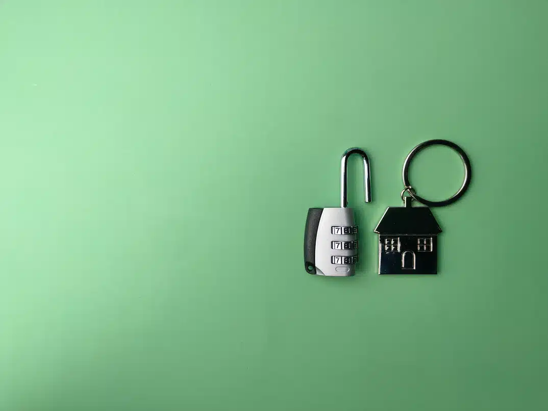 house lock green