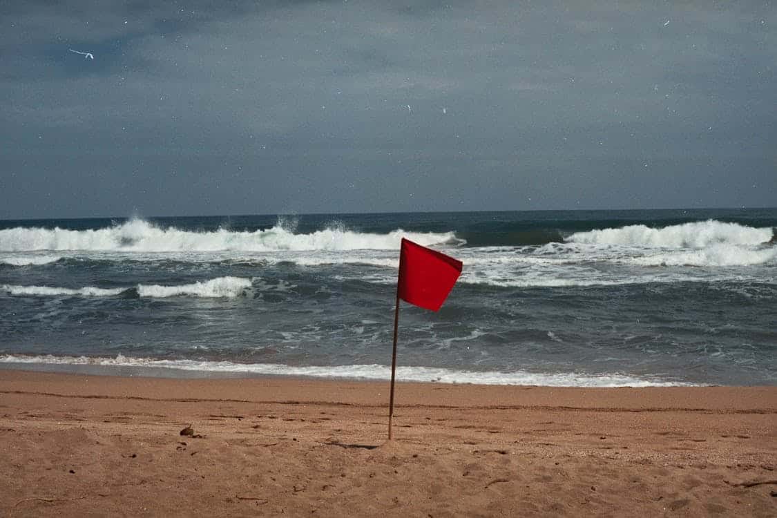 red flag ocean waves