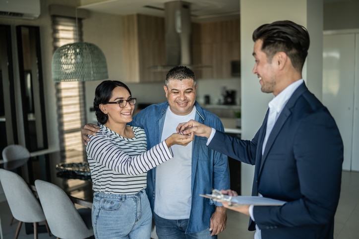 How Real Estate Agents Can Help First-Time Home Buyers