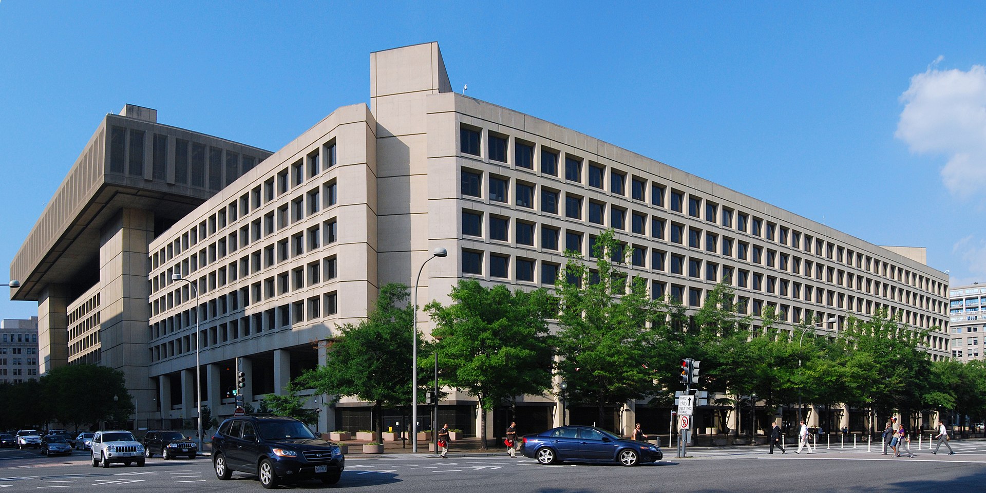 1920px-Washington_DC,_FBI_-_panoramio