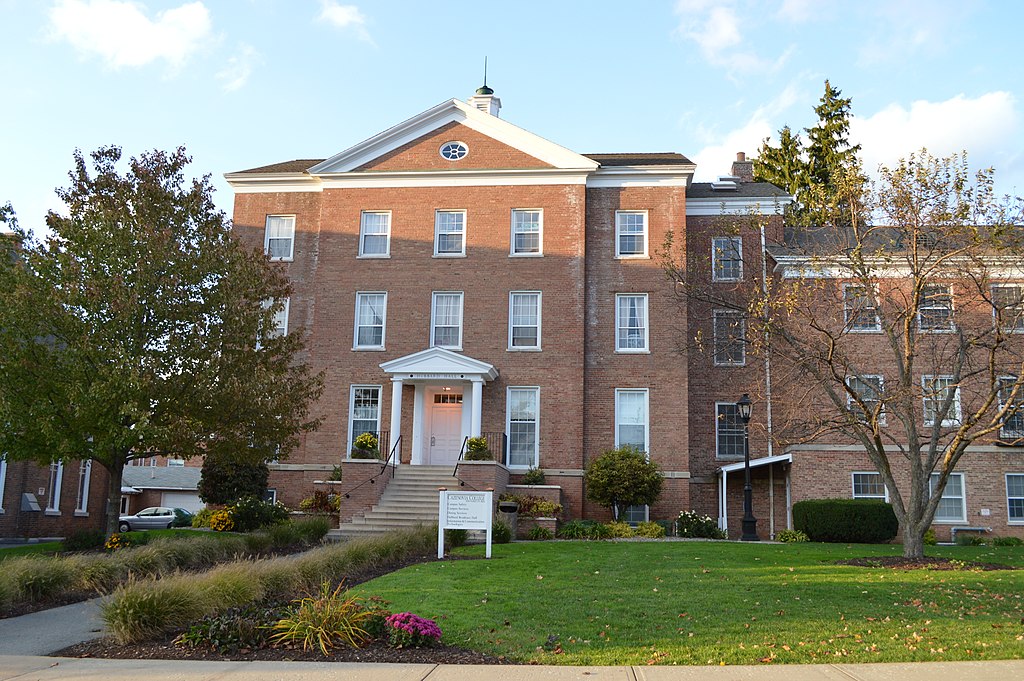 Hubbard_Hall_-_panoramio