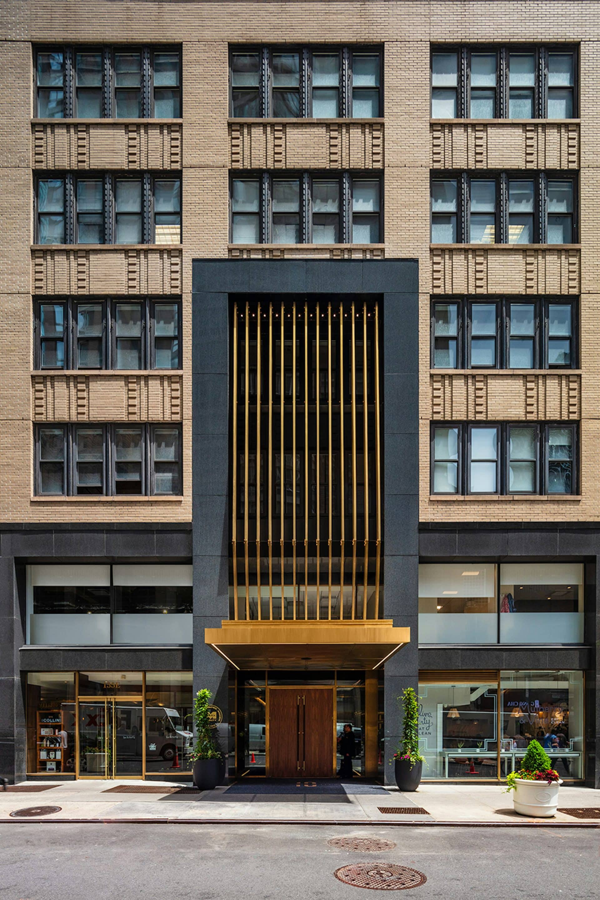 10 Grand Central-Entry and Facade