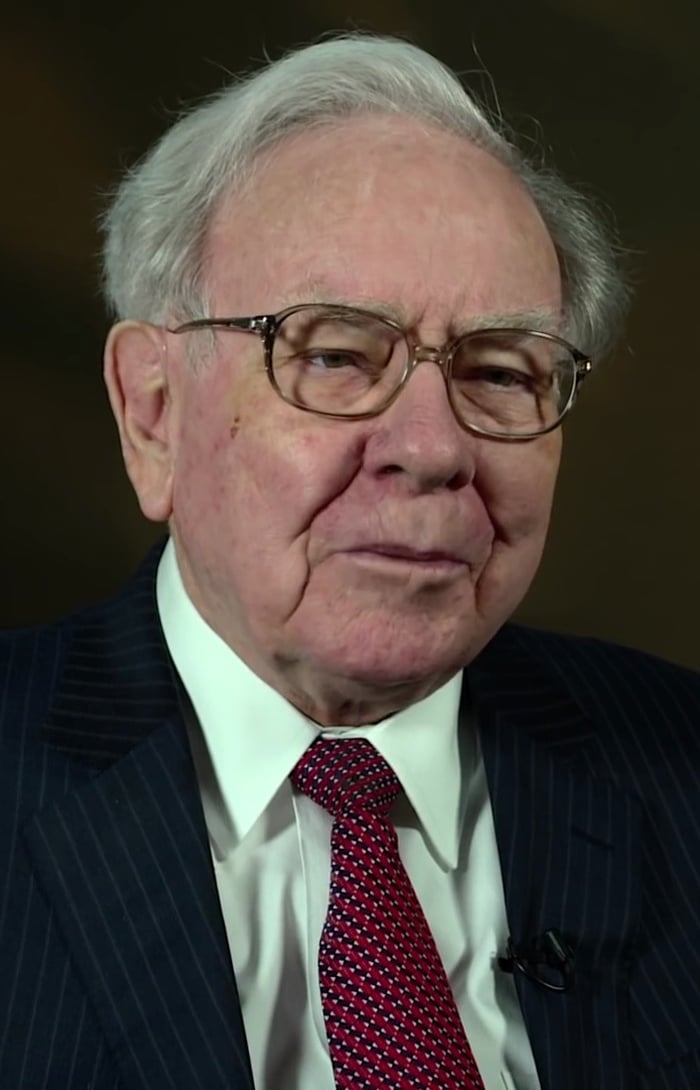 Warren_Buffett_at_the_2015_SelectUSA_Investment_Summit_(cropped)