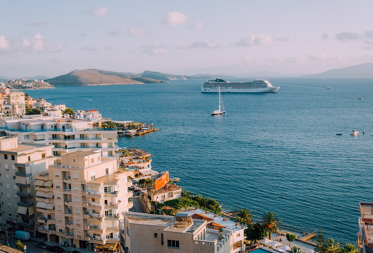 cruise-3703999_1280