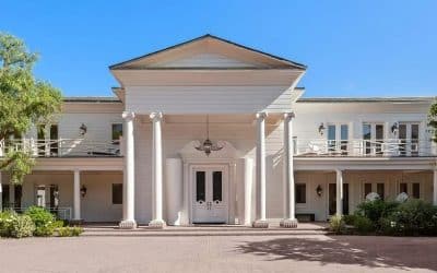 Report: Jennifer Lopez in Talks to Buy LA’s Azria Estate