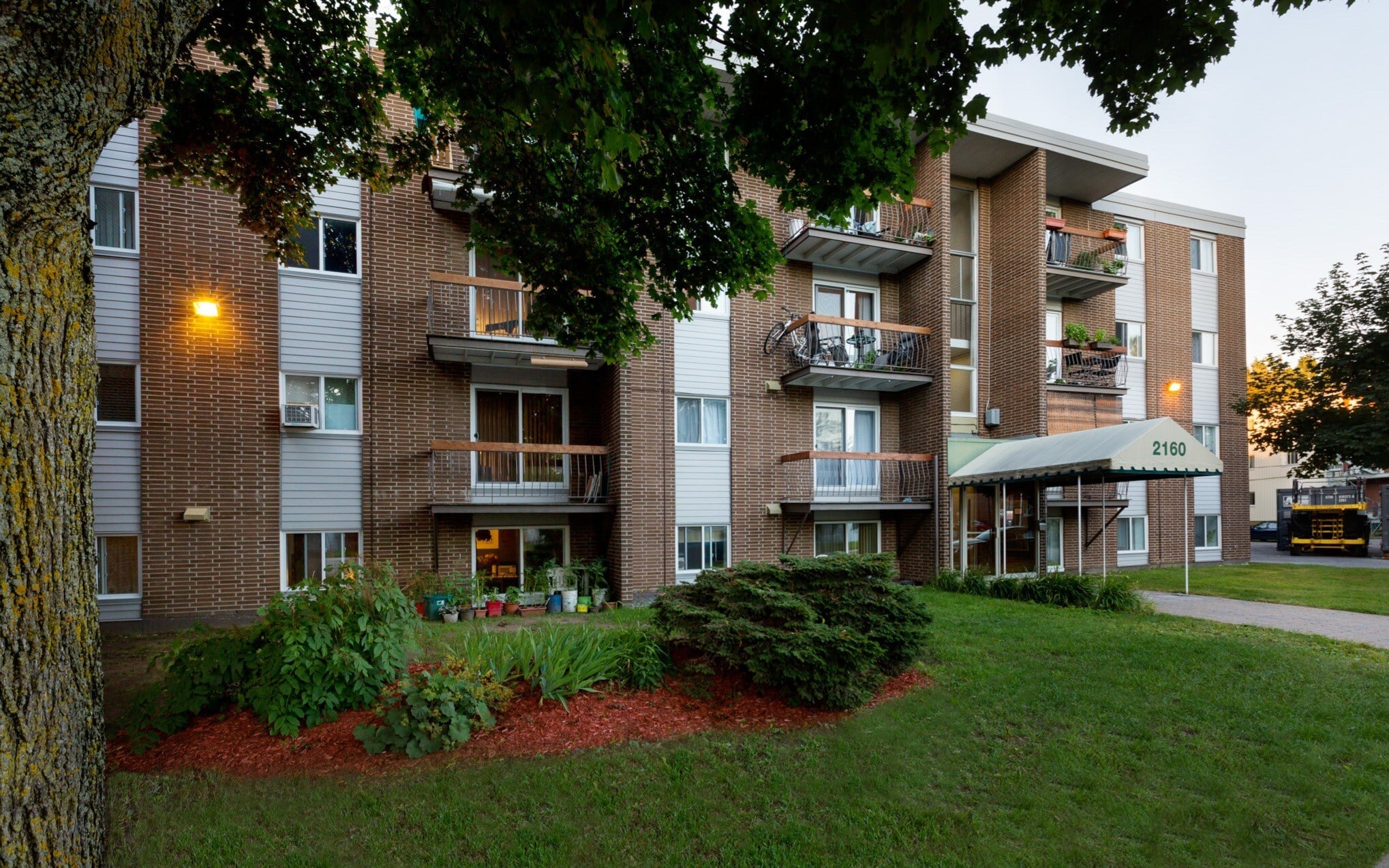 Soci-t- immobili-re B-langer-A -143M TRANSACTION IN QUEBEC CITY