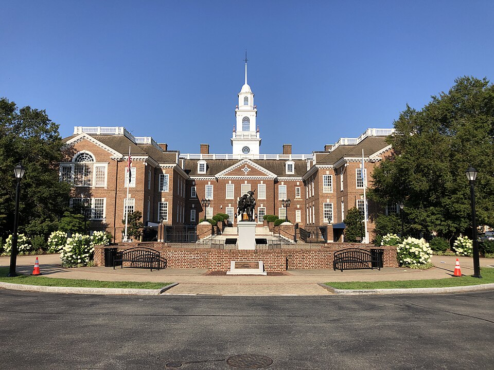 2022-07-20_08_03_40_The_east_side_of_the_Delaware_Legislative_Hall_(Delaware_Capitol_Building)_in_Dover,_Kent_County,_Delaware