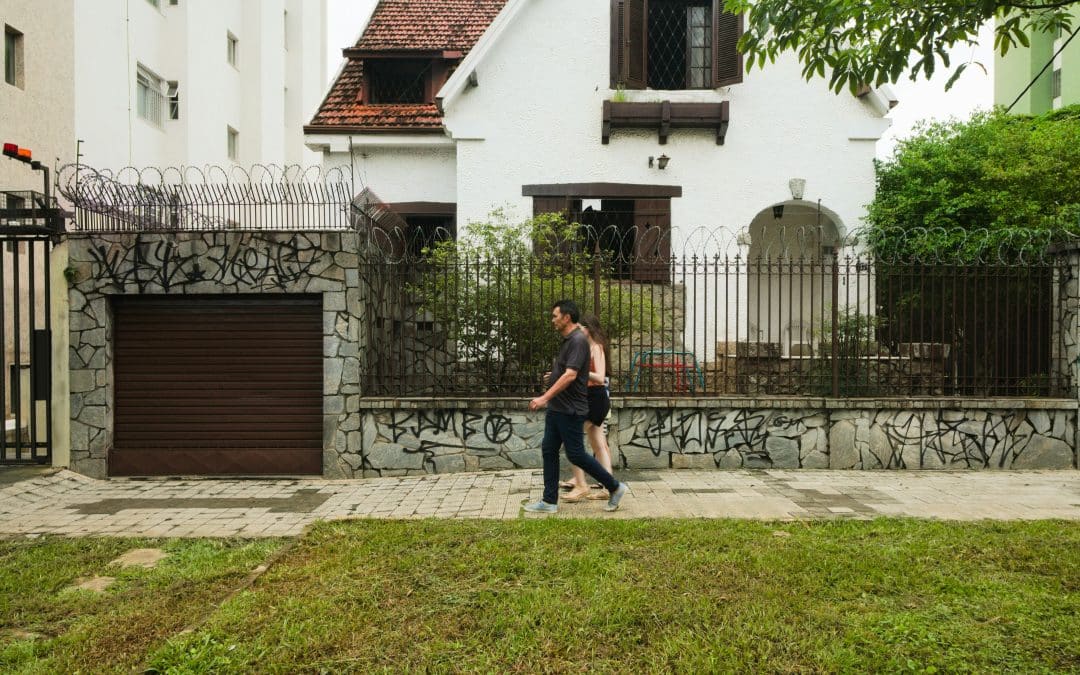 Mortgage Applications Fall Again as 30-Year Rate Climbs to 6.97%