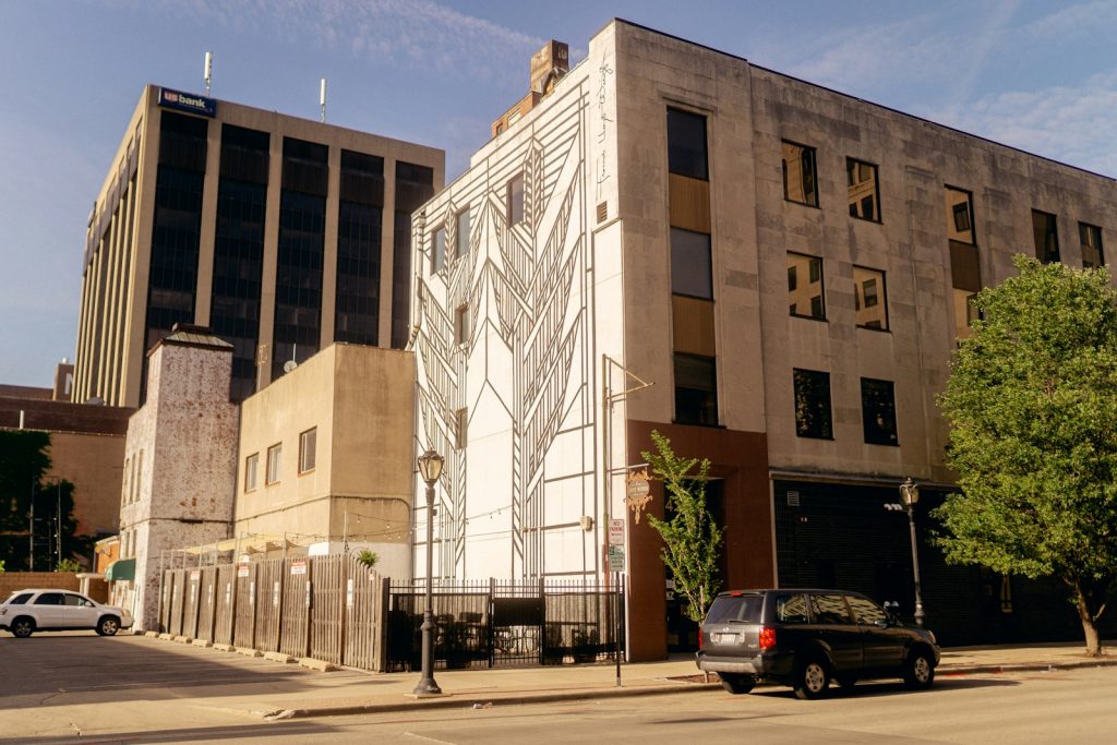 Courthouse architecture illustrating the Illinois Supreme Court mortgage lien ruling