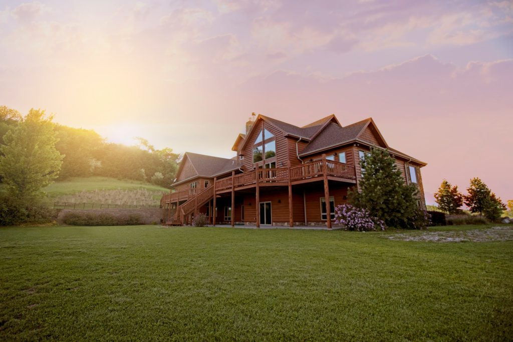 Newer single-family home, illustrative image for Lennar's Iowa market entry. Photo by Bailey Anselme/Unsplash.
