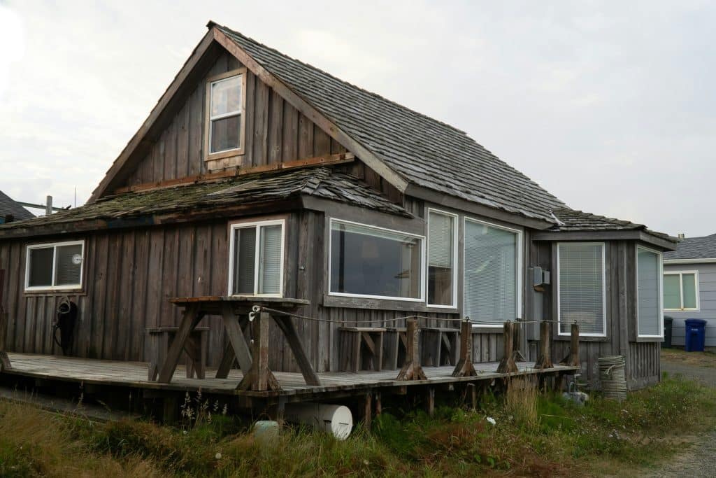 Coastal cottage overlooking the ocean