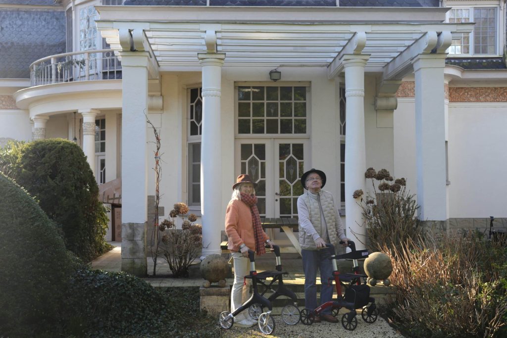 Older adults standing outside a home, illustrating the senior homeowners served by the reverse mortgage market.