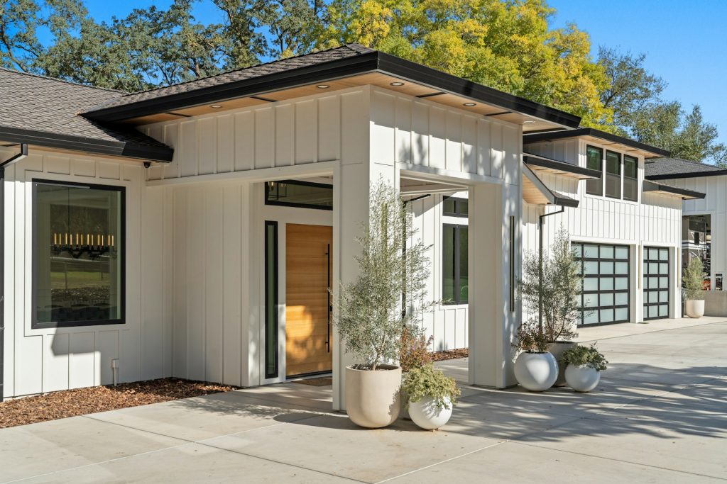 Newly built single-family home exterior, illustrative photo for M/I Homes earnings