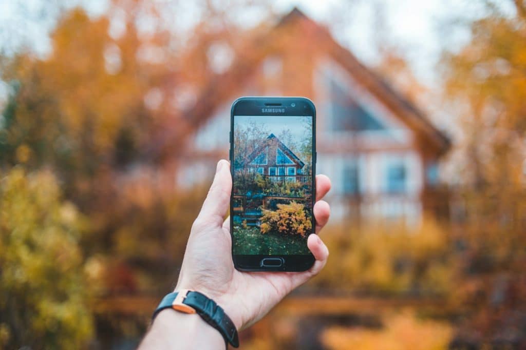 Real estate and digital technology illustrative image for mobile home listing search