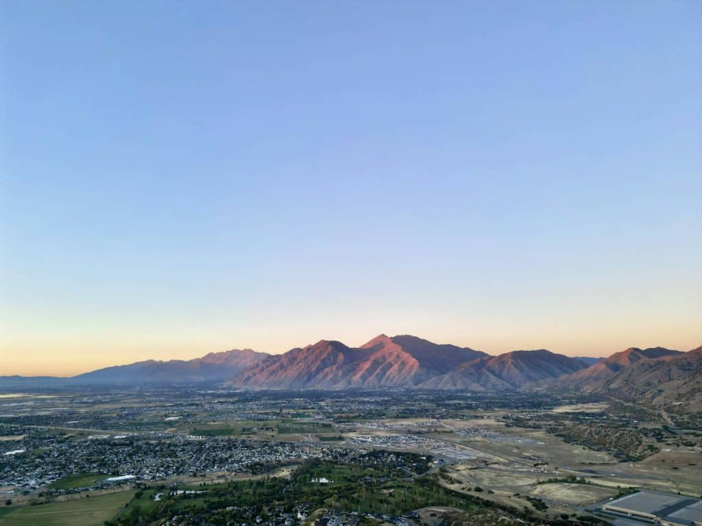 Utah city with mountains in the background; illustrative photograph, not the Seasons of Traverse apartments